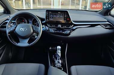 Внедорожник / Кроссовер Toyota C-HR 2020 в 