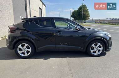 Внедорожник / Кроссовер Toyota C-HR 2017 в 