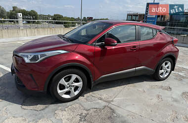 Позашляховик / Кросовер Toyota C-HR 2016 в Києві