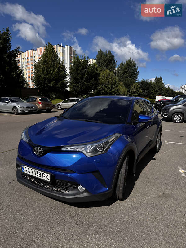Внедорожник / Кроссовер Toyota C-HR 2016 в Киеве