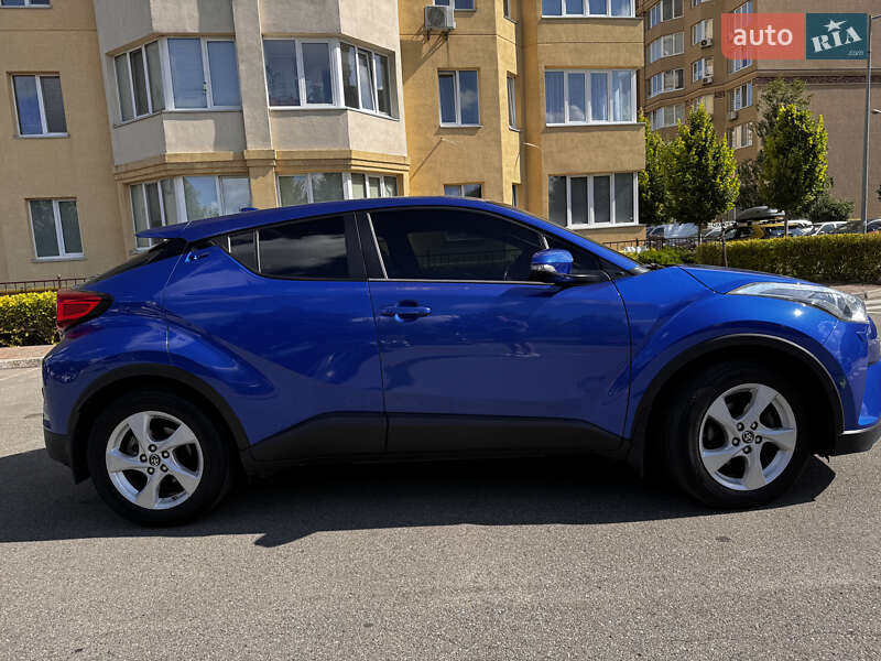 Внедорожник / Кроссовер Toyota C-HR 2016 в Киеве
