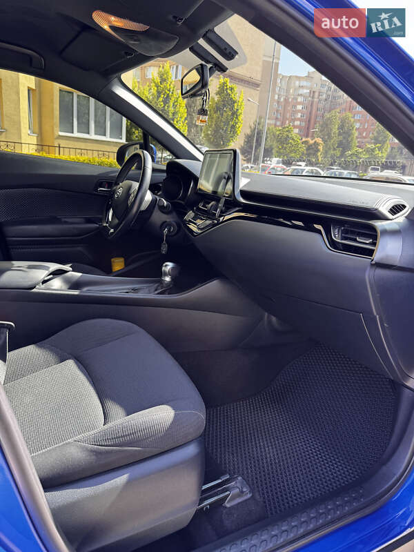 Внедорожник / Кроссовер Toyota C-HR 2016 в Киеве