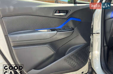 Внедорожник / Кроссовер Toyota C-HR 2020 в 