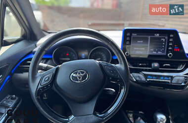 Внедорожник / Кроссовер Toyota C-HR 2020 в 