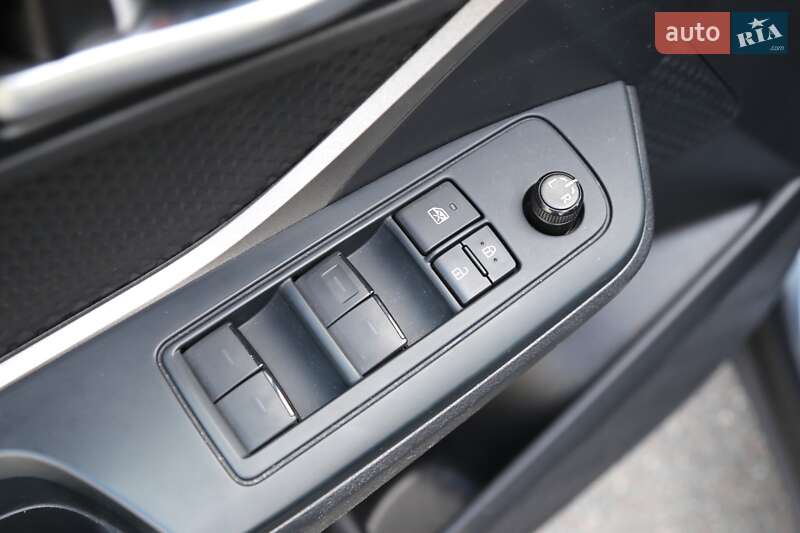 Внедорожник / Кроссовер Toyota C-HR 2022 в Киеве