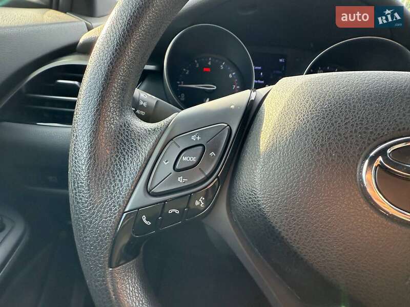 Внедорожник / Кроссовер Toyota C-HR 2019 в Киеве