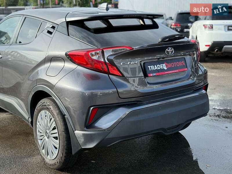 Внедорожник / Кроссовер Toyota C-HR 2019 в Киеве