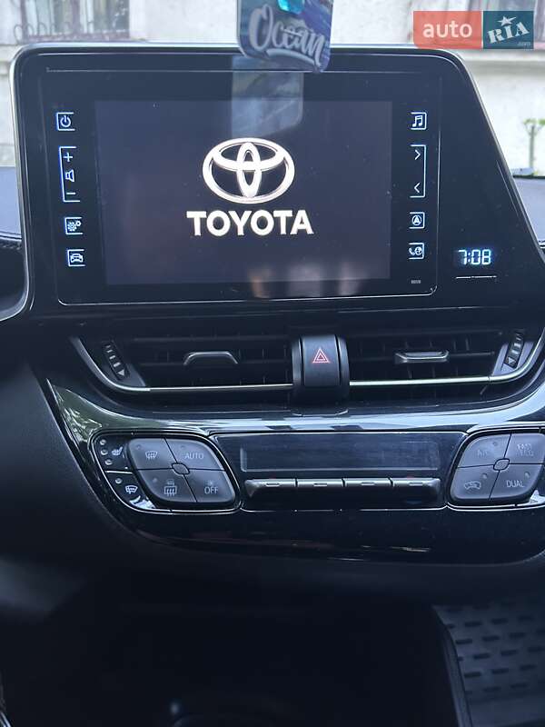 Позашляховик / Кросовер Toyota C-HR 2016 в Городенці