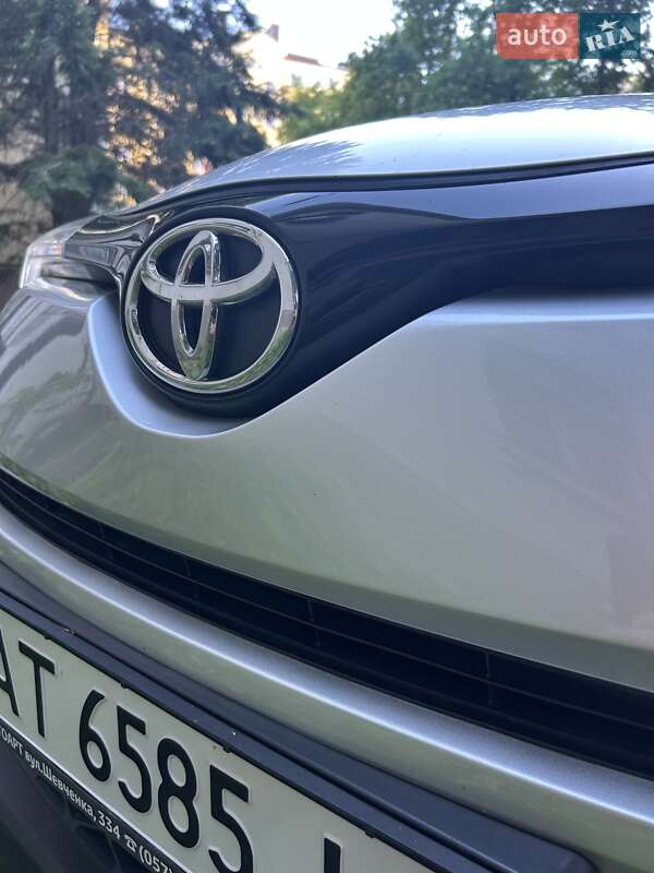 Позашляховик / Кросовер Toyota C-HR 2016 в Городенці