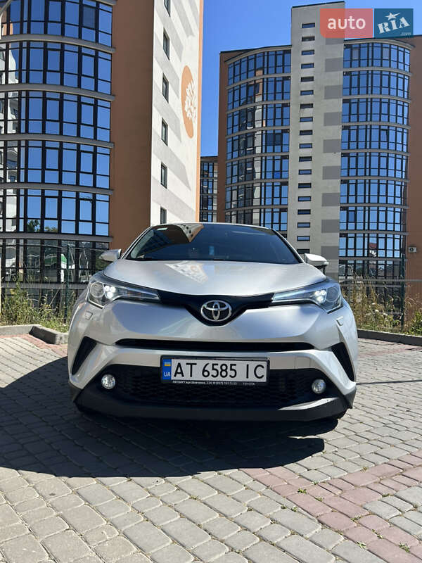 Позашляховик / Кросовер Toyota C-HR 2016 в Городенці