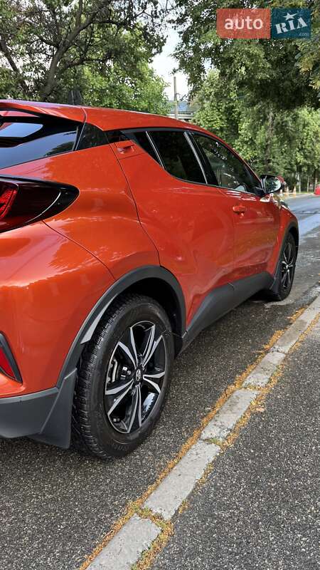 Внедорожник / Кроссовер Toyota C-HR 2020 в Киеве