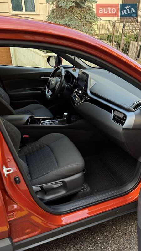 Внедорожник / Кроссовер Toyota C-HR 2020 в Киеве