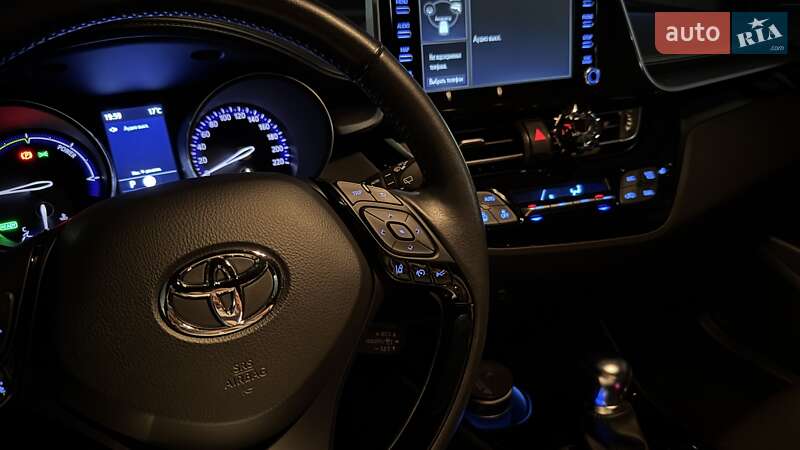 Внедорожник / Кроссовер Toyota C-HR 2020 в Киеве