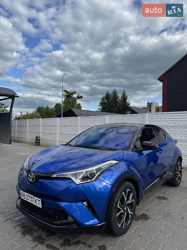 Позашляховик / Кросовер Toyota C-HR 2017 в Вінниці