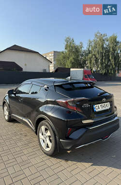 Внедорожник / Кроссовер Toyota C-HR 2017 в 