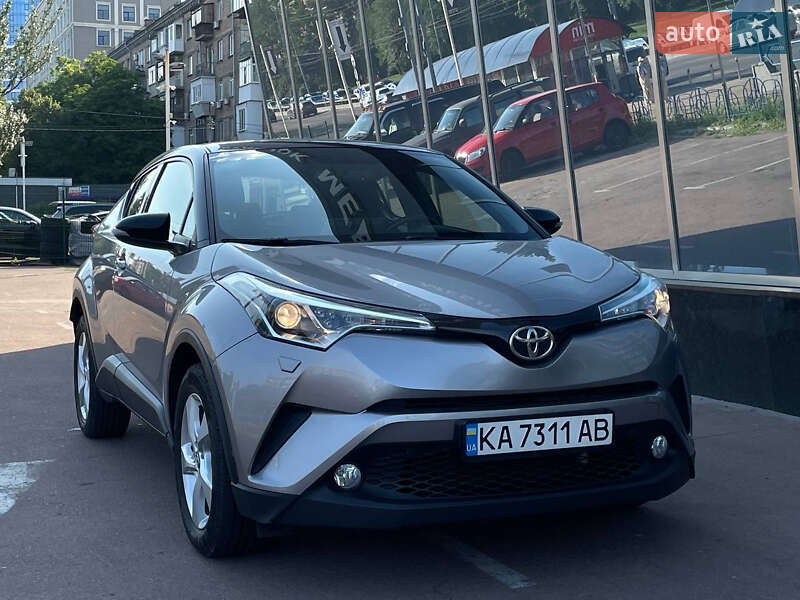 Внедорожник / Кроссовер Toyota C-HR 2018 в Киеве