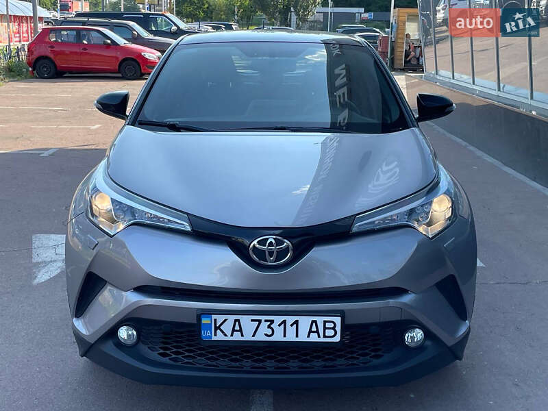 Внедорожник / Кроссовер Toyota C-HR 2018 в Киеве