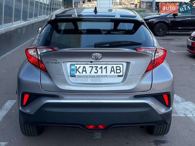 Внедорожник / Кроссовер Toyota C-HR 2018 в Киеве