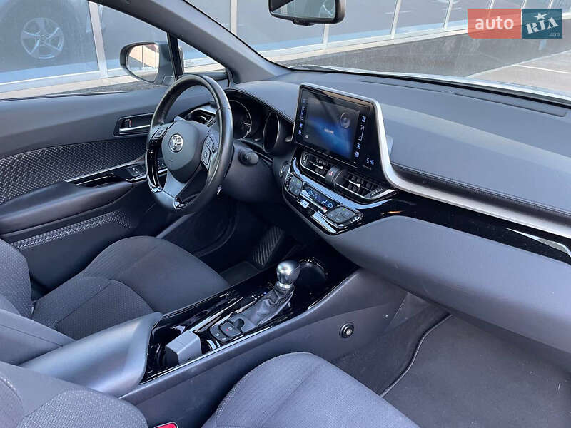 Внедорожник / Кроссовер Toyota C-HR 2018 в Киеве