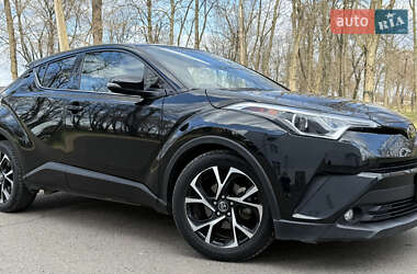 Внедорожник / Кроссовер Toyota C-HR 2018 в 