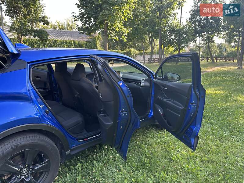 Позашляховик / Кросовер Toyota C-HR 2019 в Києві