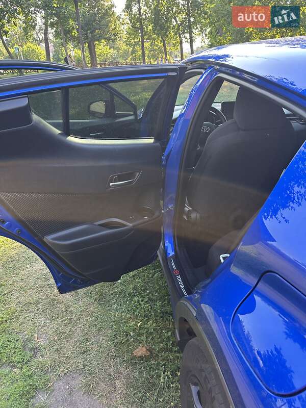 Позашляховик / Кросовер Toyota C-HR 2019 в Києві