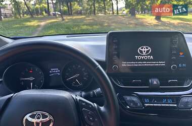 Внедорожник / Кроссовер Toyota C-HR 2019 в 