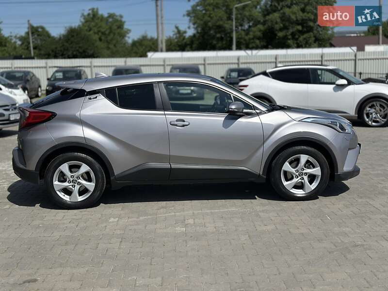Внедорожник / Кроссовер Toyota C-HR 2016 в Черновцах