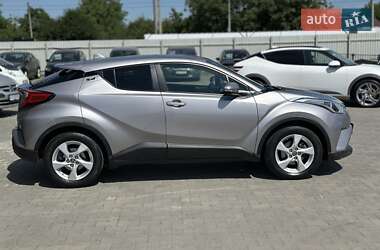 Внедорожник / Кроссовер Toyota C-HR 2016 в 