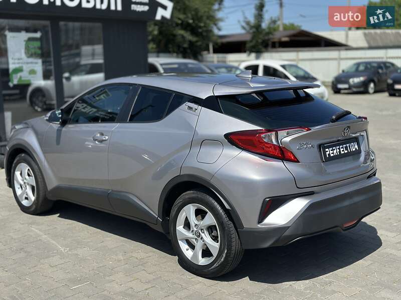 Внедорожник / Кроссовер Toyota C-HR 2016 в Черновцах