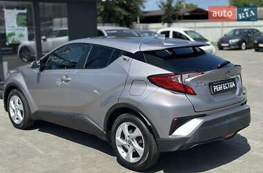 Внедорожник / Кроссовер Toyota C-HR 2016 в 