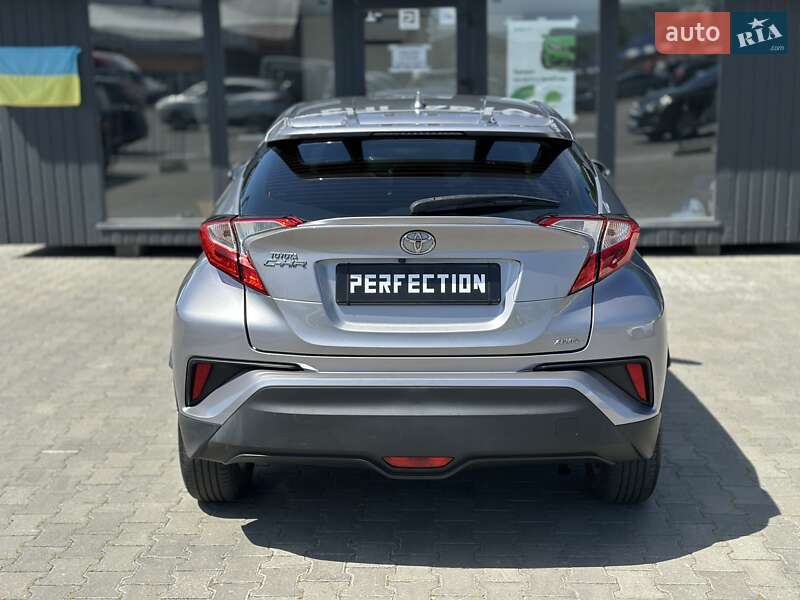 Внедорожник / Кроссовер Toyota C-HR 2016 в Черновцах