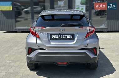 Внедорожник / Кроссовер Toyota C-HR 2016 в 