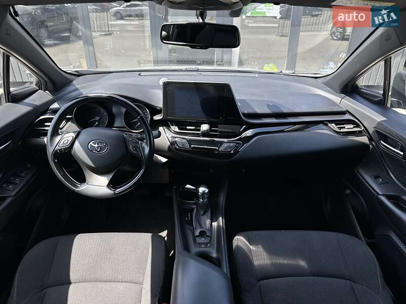 Внедорожник / Кроссовер Toyota C-HR 2016 в Черновцах