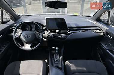 Внедорожник / Кроссовер Toyota C-HR 2016 в 