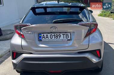 Внедорожник / Кроссовер Toyota C-HR 2017 в 