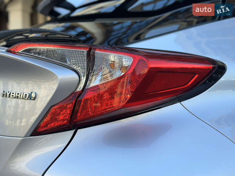 Внедорожник / Кроссовер Toyota C-HR 2017 в Киеве