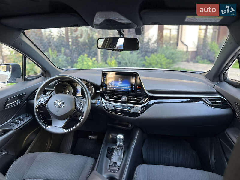 Внедорожник / Кроссовер Toyota C-HR 2017 в Киеве