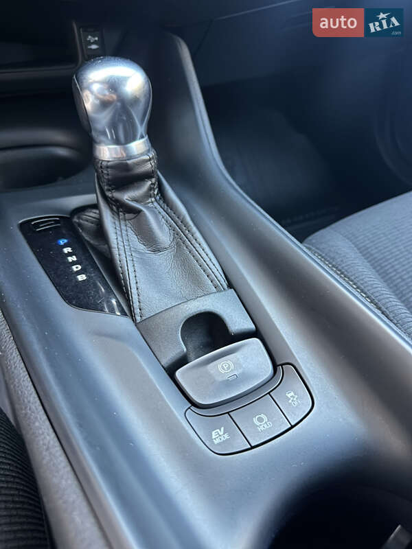 Внедорожник / Кроссовер Toyota C-HR 2017 в Киеве