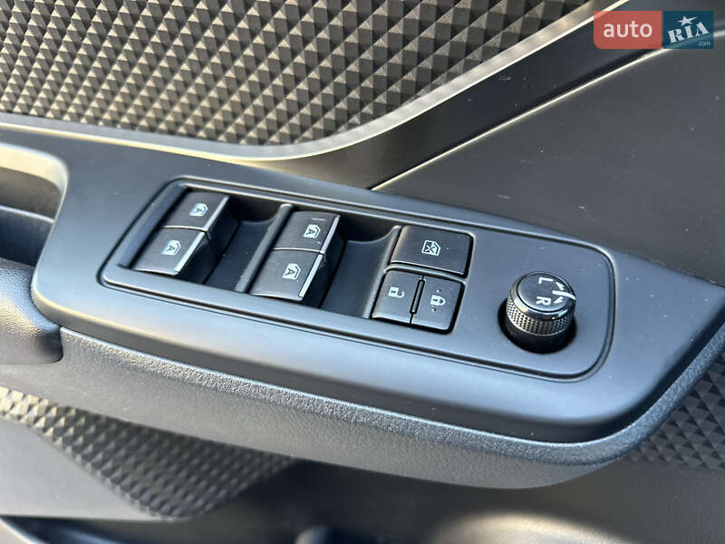 Внедорожник / Кроссовер Toyota C-HR 2017 в Киеве