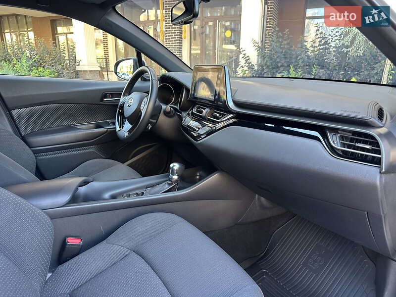 Внедорожник / Кроссовер Toyota C-HR 2017 в Киеве