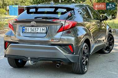 Внедорожник / Кроссовер Toyota C-HR 2018 в 