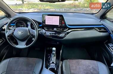 Внедорожник / Кроссовер Toyota C-HR 2018 в 