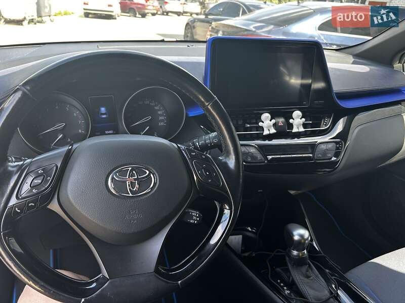 Внедорожник / Кроссовер Toyota C-HR 2017 в Киеве