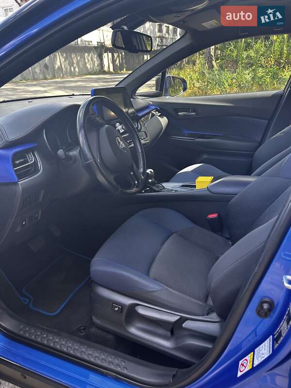 Внедорожник / Кроссовер Toyota C-HR 2017 в Киеве