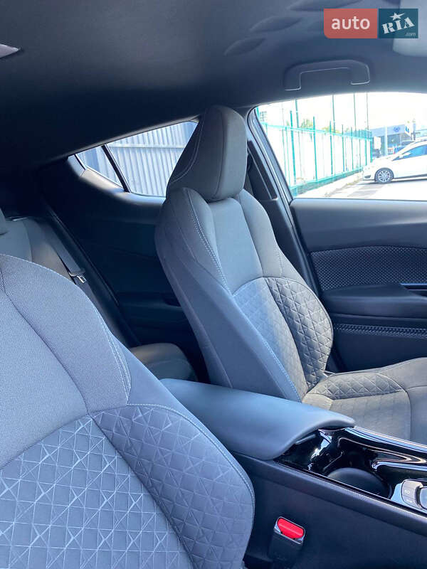 Позашляховик / Кросовер Toyota C-HR 2020 в Києві