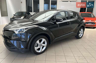 Внедорожник / Кроссовер Toyota C-HR 2017 в Николаеве