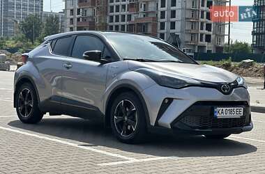 Позашляховик / Кросовер Toyota C-HR 2021 в 