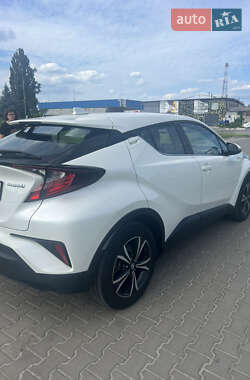 Внедорожник / Кроссовер Toyota C-HR 2019 в 