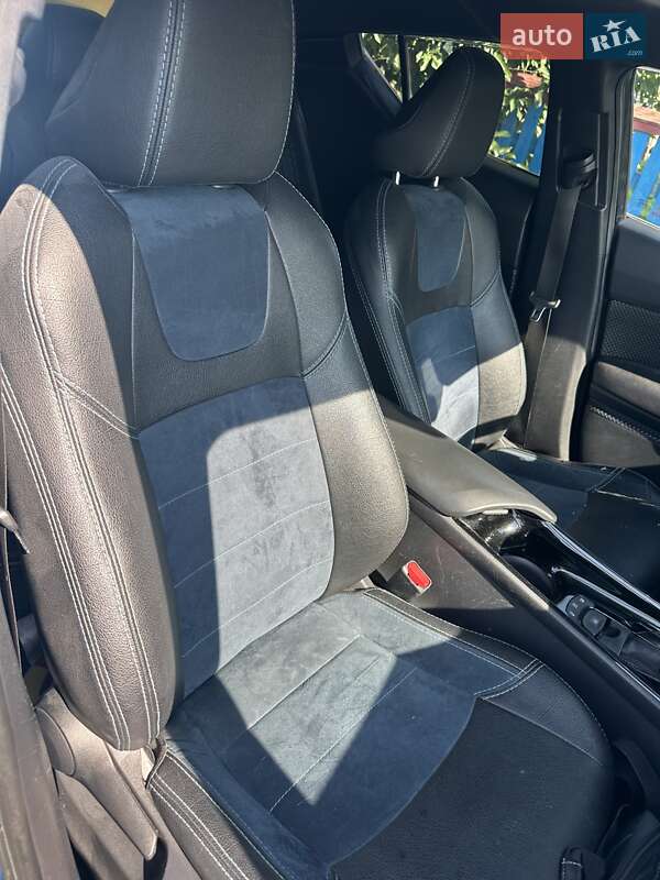 Позашляховик / Кросовер Toyota C-HR 2018 в Києві фото 7 Позашляховик / Кросовер Toyota C-HR 2018 в Києві